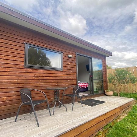Lake Hawea Cabin With Mountain Views- Outdoor Bath! المظهر الخارجي الصورة
