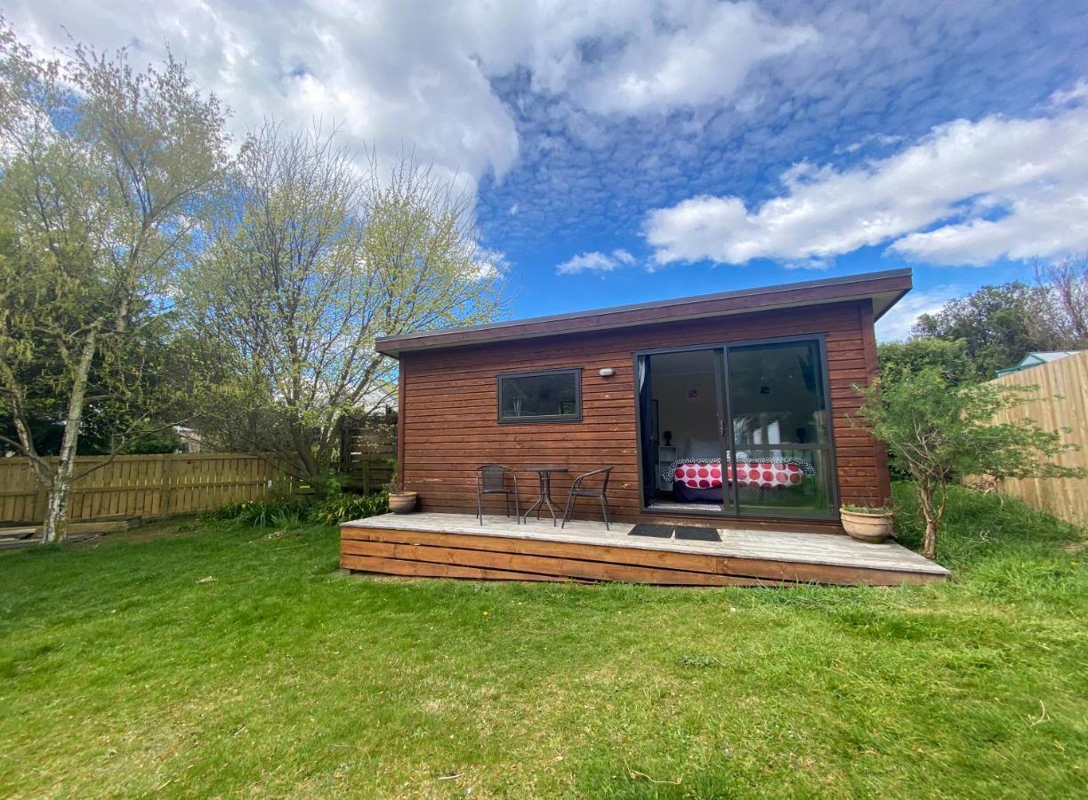 Lake Hawea Cabin With Mountain Views- Outdoor Bath! المظهر الخارجي الصورة